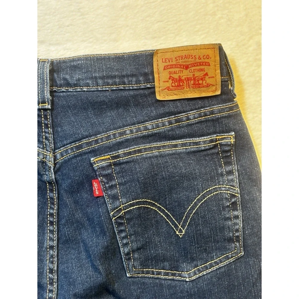 Levi's Classic‎ Slim Fit Jeans Women's Size 12 Mis Med Blue Stretch Denim